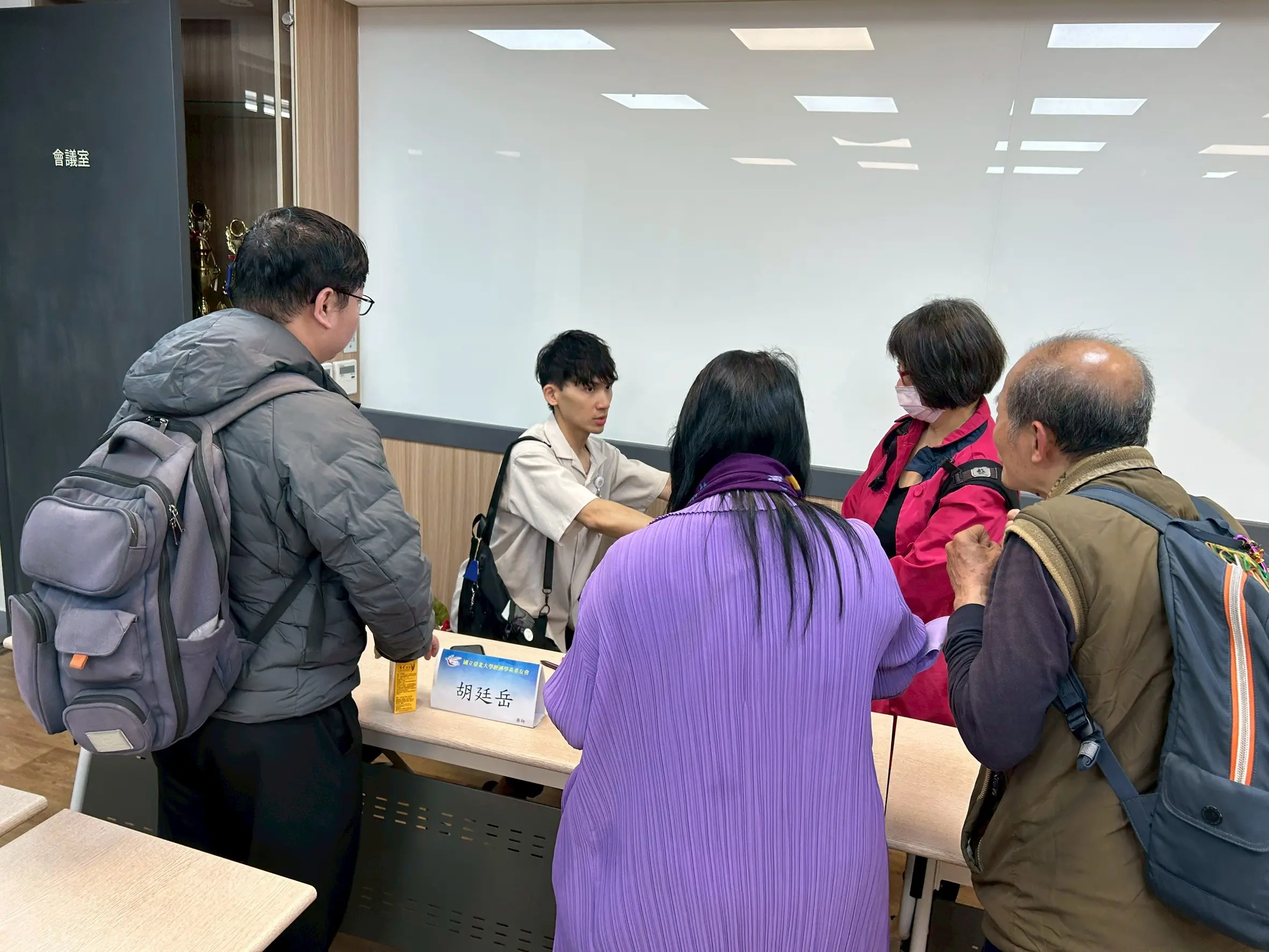 戴廷翰醫師教大家正確姿勢